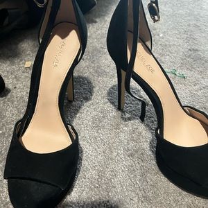 Rachel Zoe suede heels never worn size 8